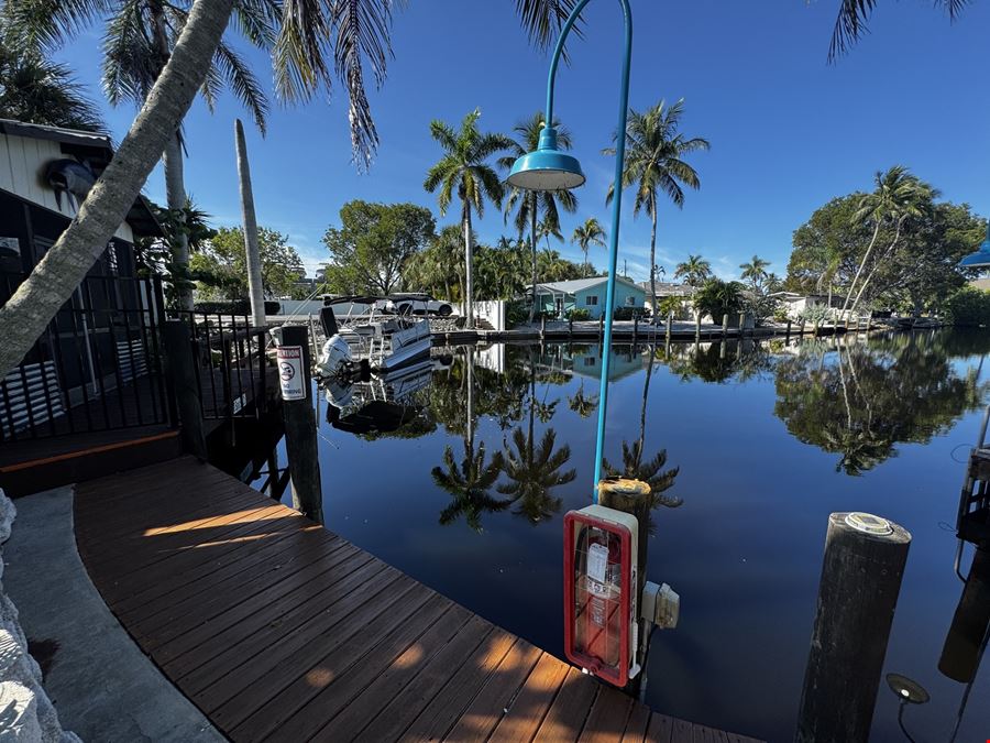 Bayshore Inn and Docks