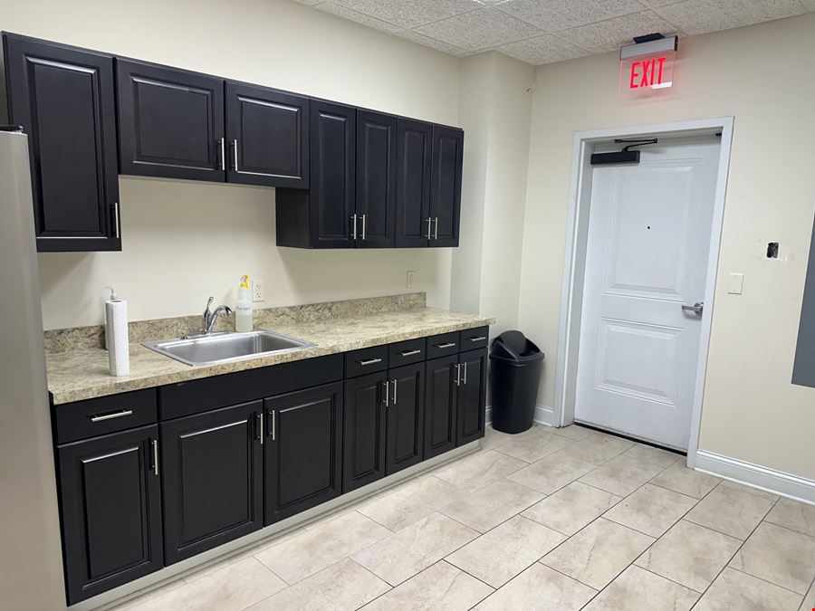 651 U.S. 31 West Bypass, Suite 212B