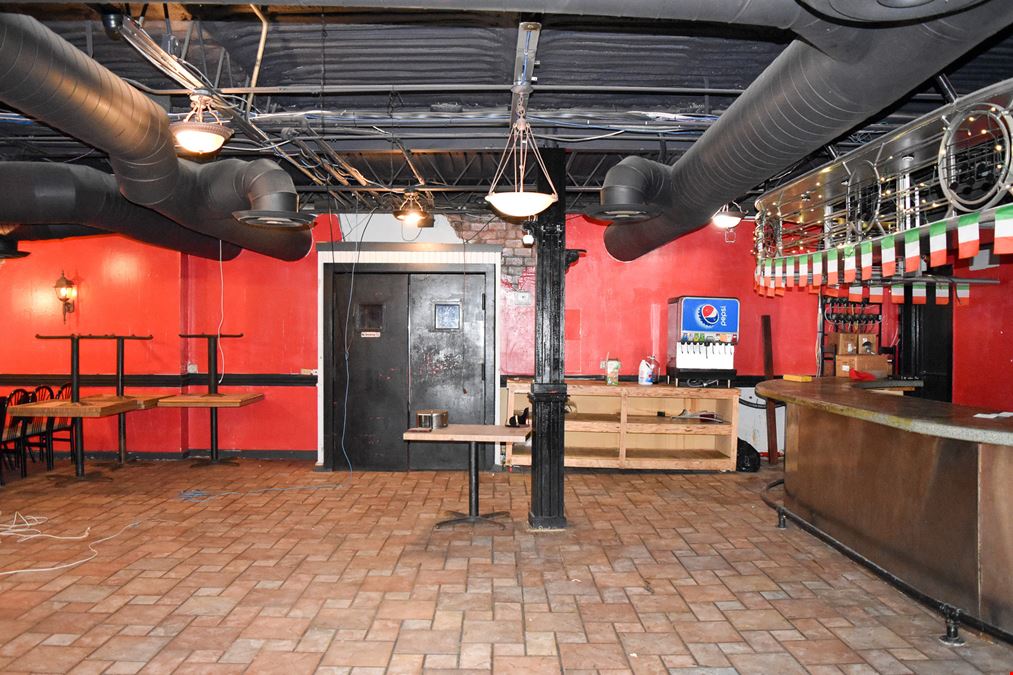 Freestanding Restaurant/Bar