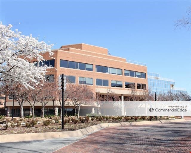 11 Canal Center Plaza
