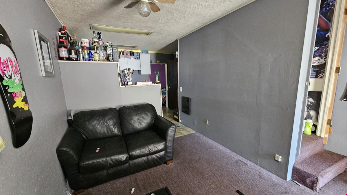 107 Carrolls Ave