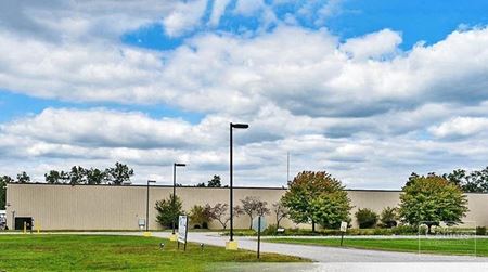 FOR LEASE > 135,639 SF WAREHOUSE - Belleville