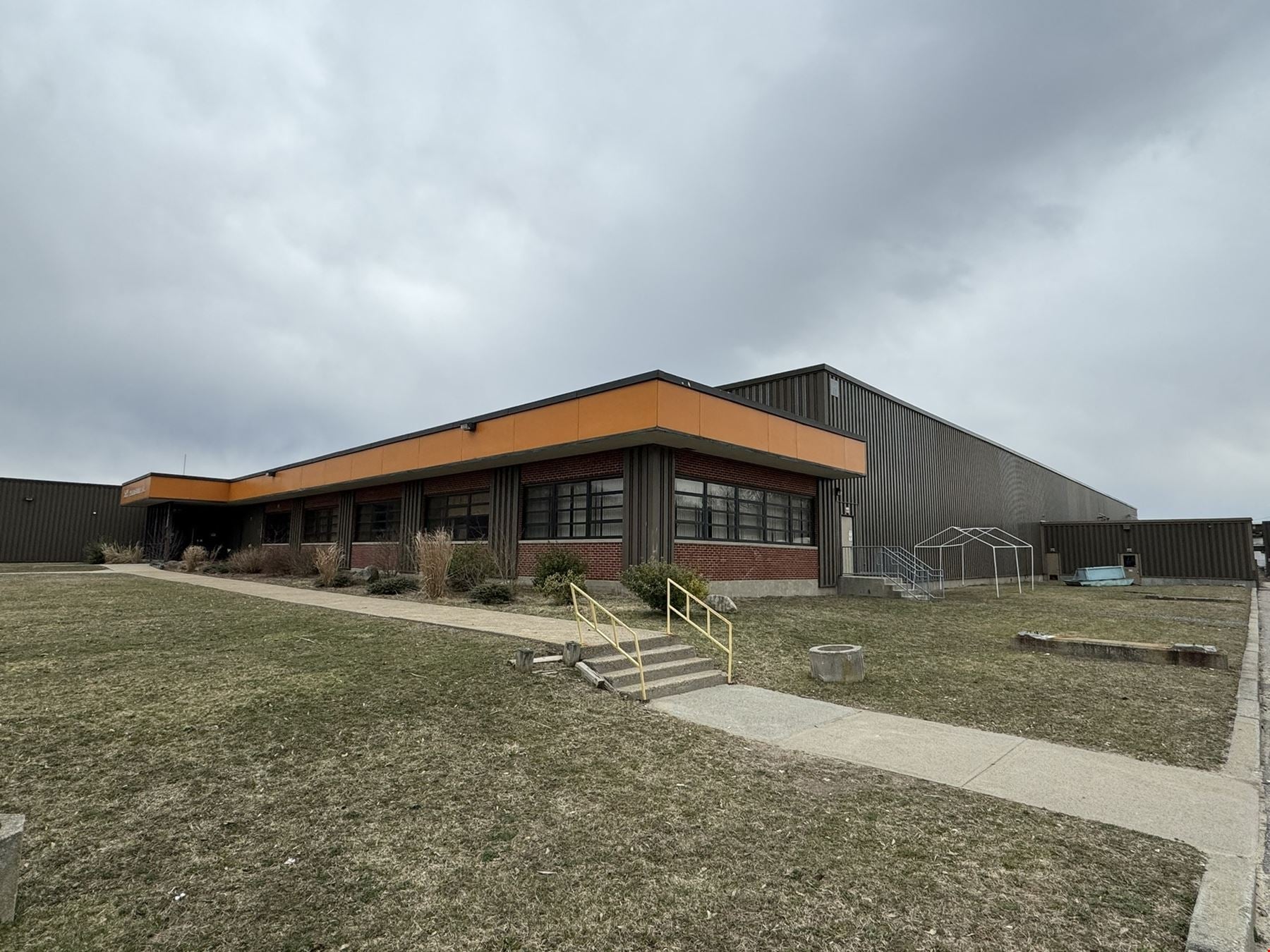 58,960 SF Manufacturing/Warehouse Space