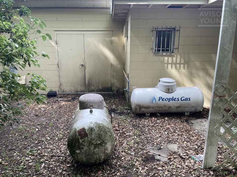 300 W Franklin St