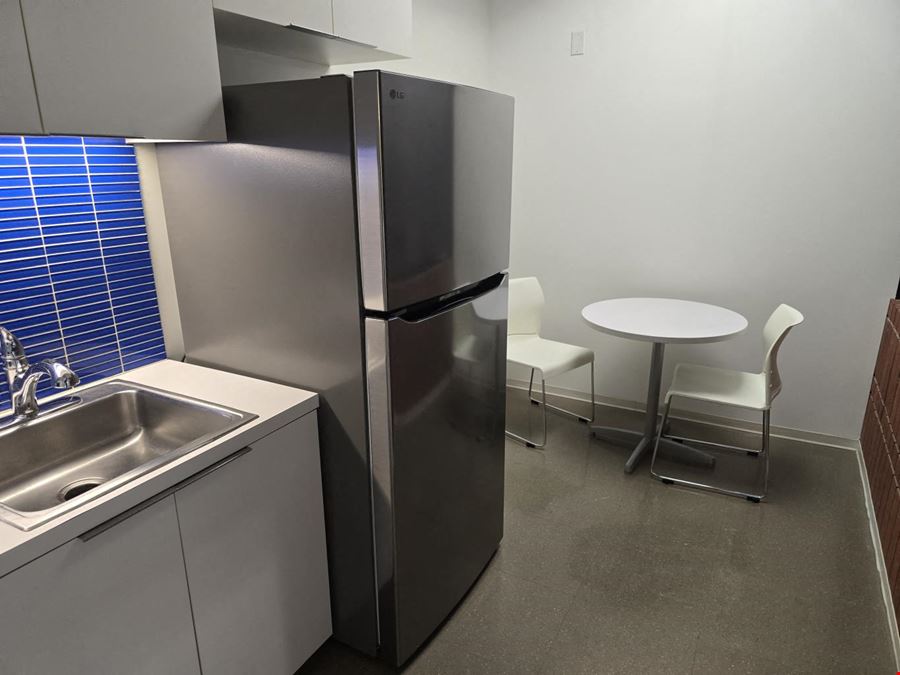 800 Silverado Suite 100