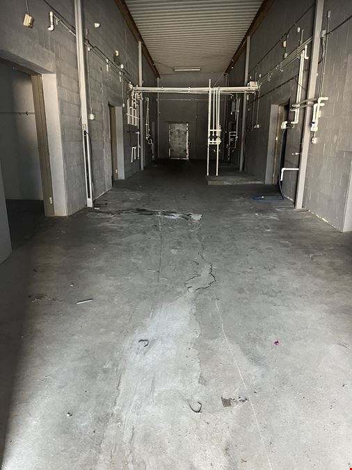 13736-13740 Saticoy St Van Nuys CA 91402