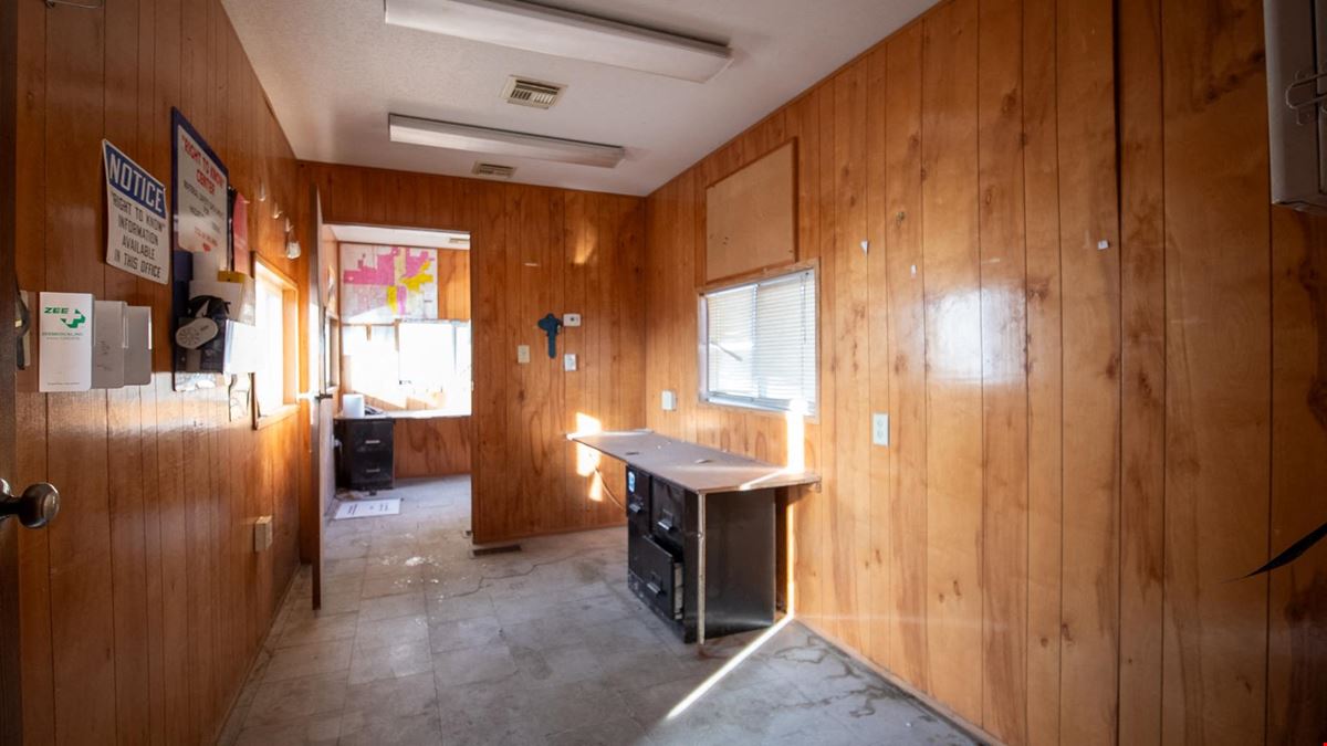 Industrial Shop & Warehouse on 1+ Acre 