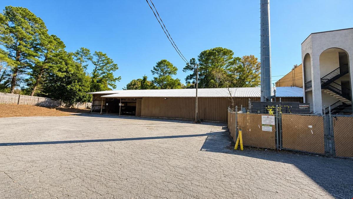 La Fuente Plaza - Outdoor Storage