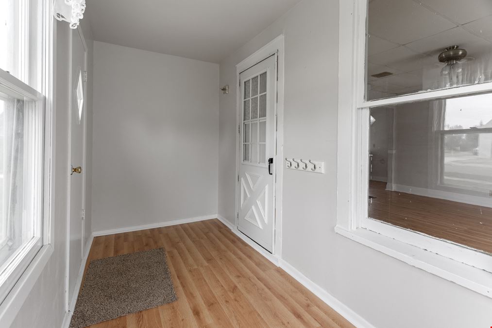 320 8th St W