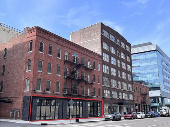 Preview of Retail space for Rent at 31 W. Long Street