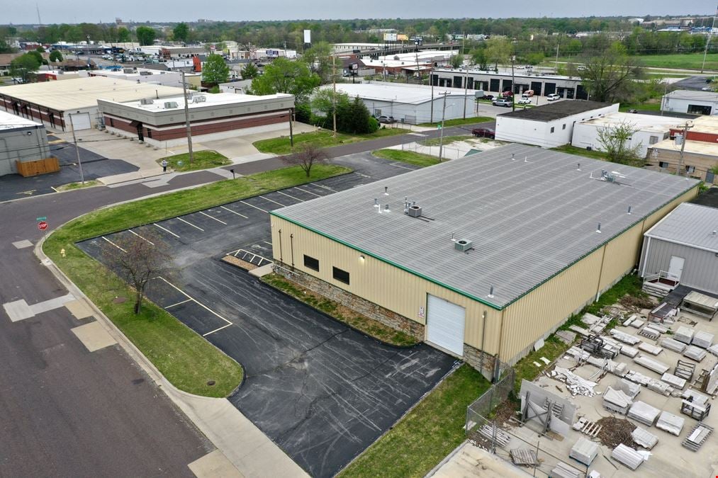 8,750 SF Office / Warehouse Building For Sale Or Lease near Glenstone & St Louis