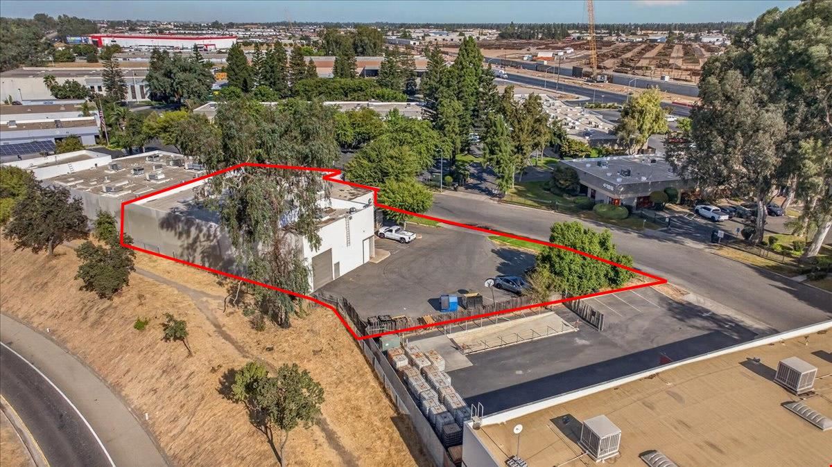 ±8,100 SF Freestanding Building w/Office + Warehouse Space For Lease