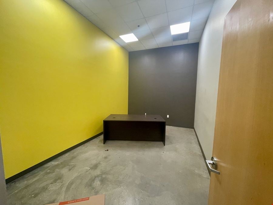 Retail Showroom / Warehouse