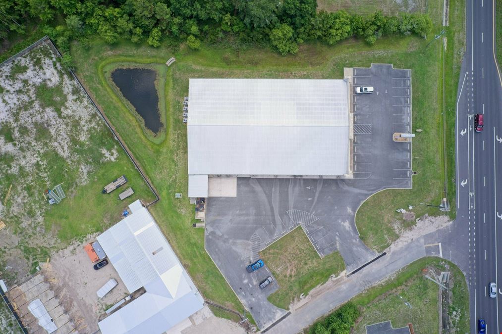 15,763 SF Retail Showroom & Warehouse Facility on US Hwy 301