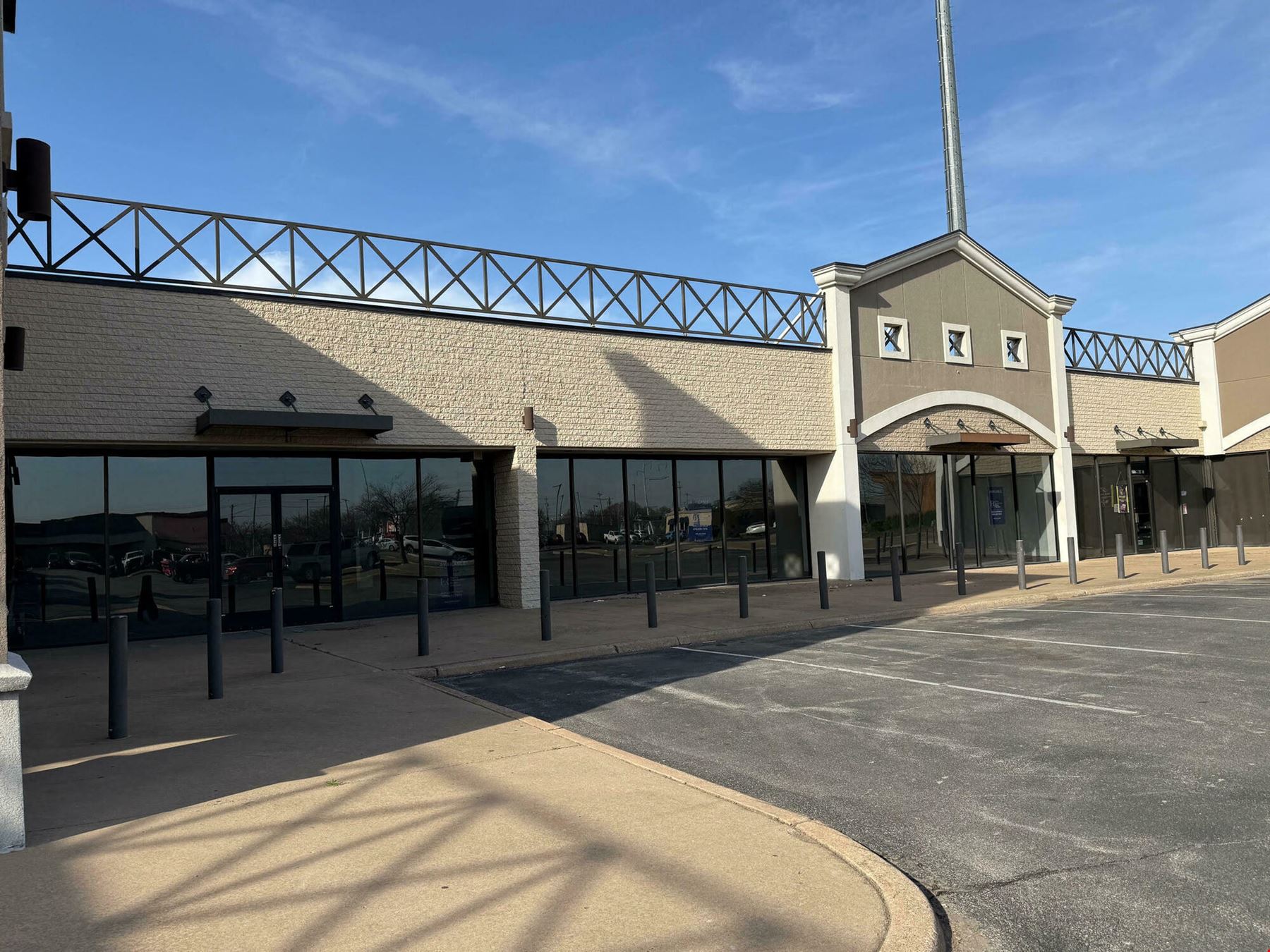 River Oaks Plaza/Retail