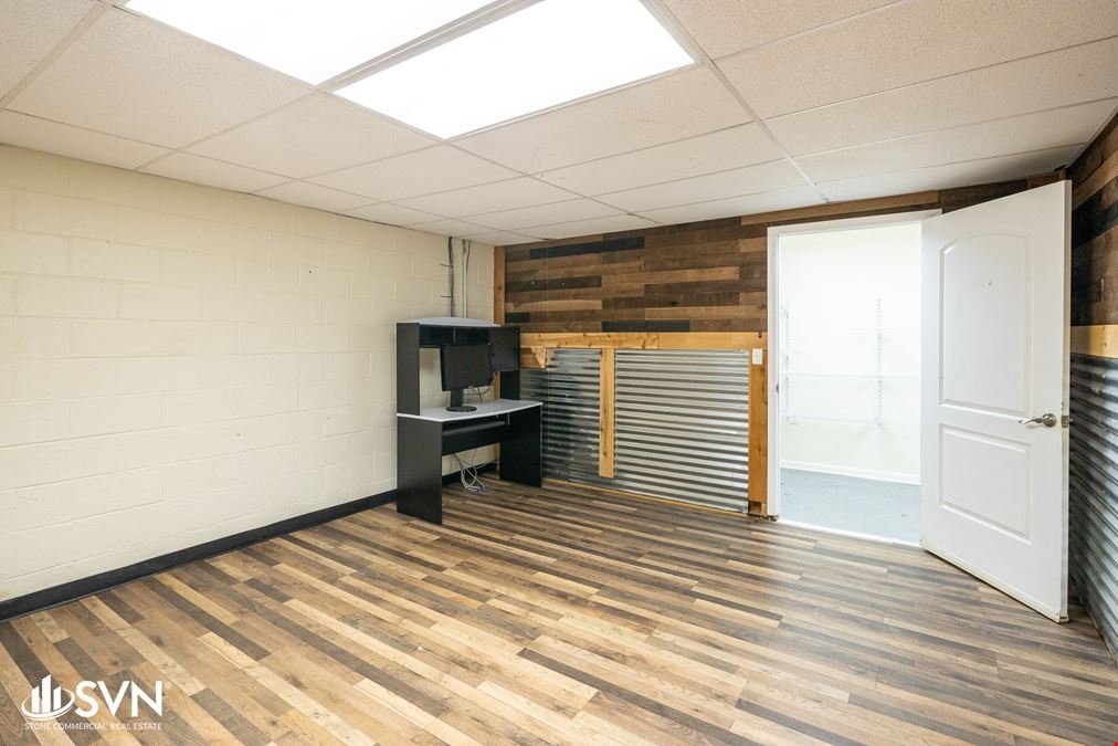 5320 SF Warehouse For Lease