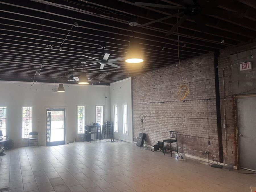 8292-8296 Woodward Ave