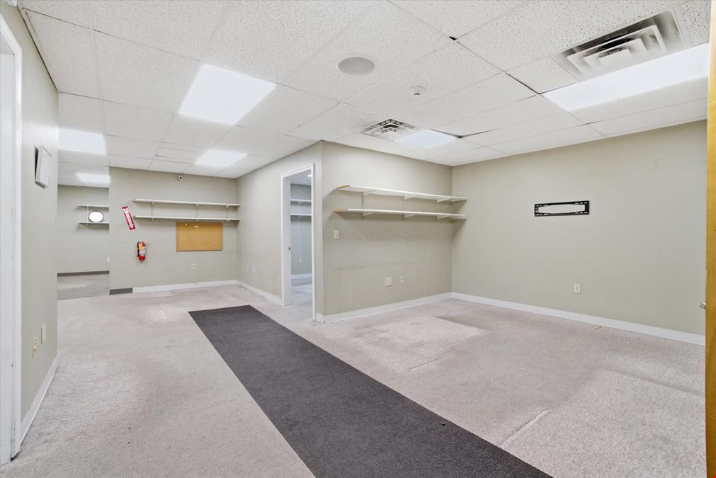 ±24,568 SF Industrial/Flex Building Near MA Border