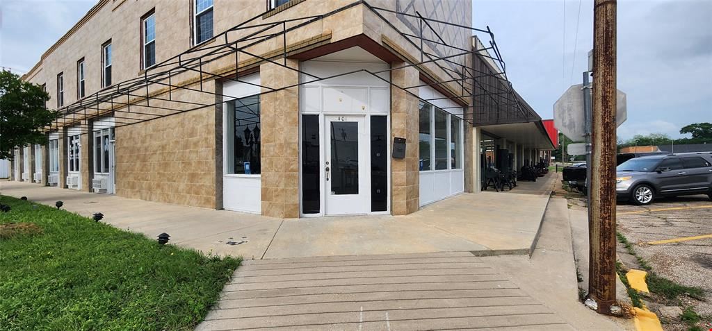 401 E Commerce St