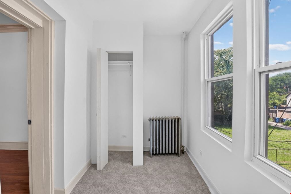 1528 E 74TH PL | 6 Unit Multifamily
