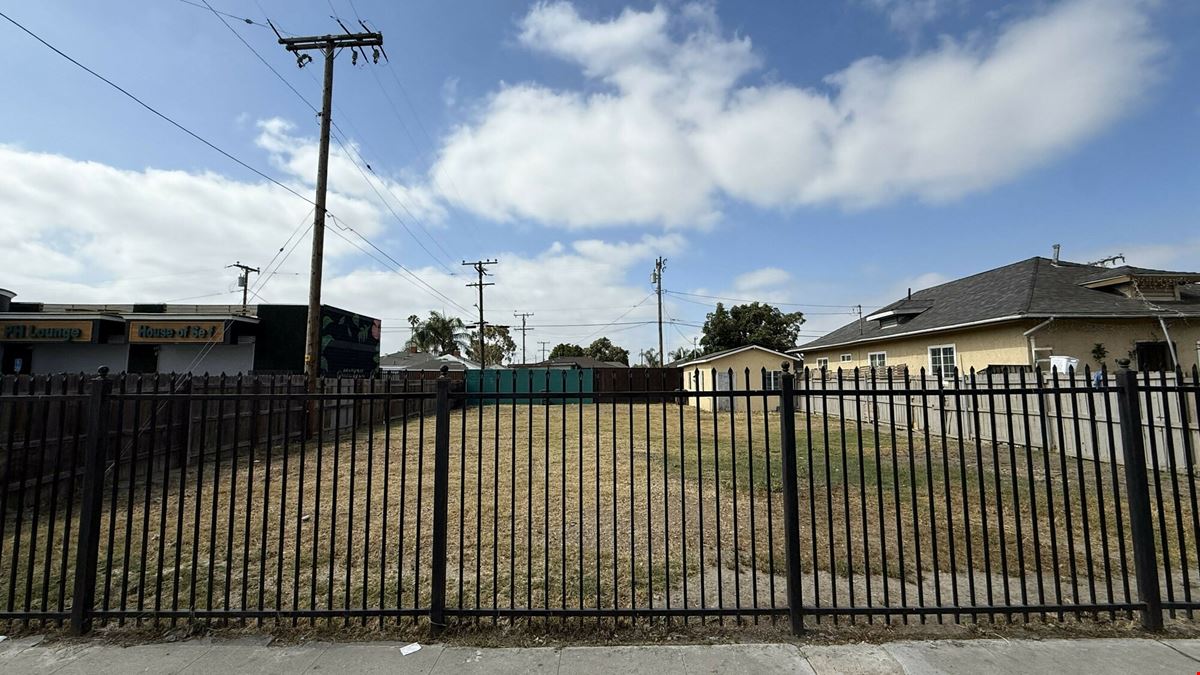 558 W Compton Blvd