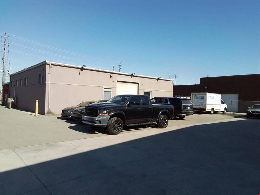 5,000 sqft auto-friendly industrial warehouse for rent in N York