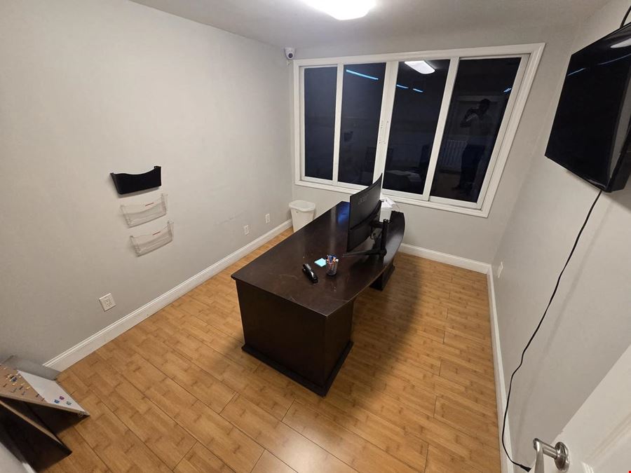 Office / Warehouse 2,628 SQFT