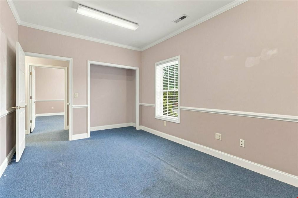 END-CAP OFFICE SUITE IN THE HEART OF FISHERSVILLE | MOVE-IN READY