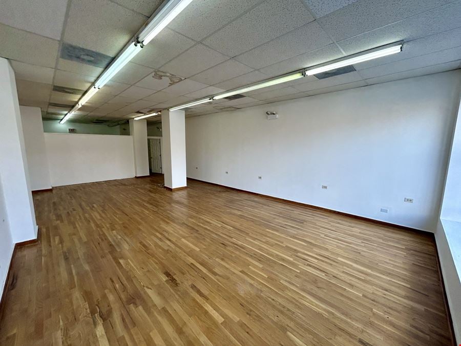 3137 W 63rd - +/- 1,100 SF Commercial Storefront
