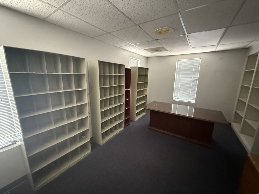 High Traffic Office, Studio, or Retail Opportunity – 3 Suites Available!