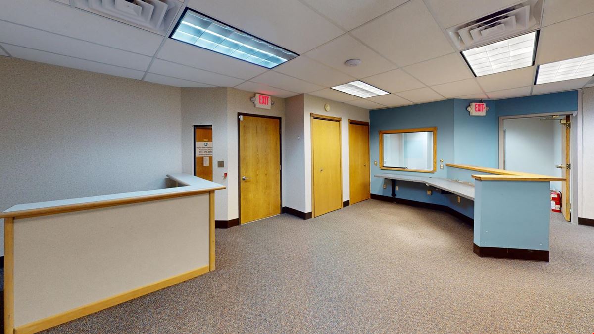 1225 W Grand River