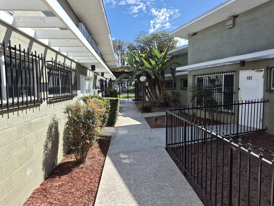 8473 S Van Ness Ave