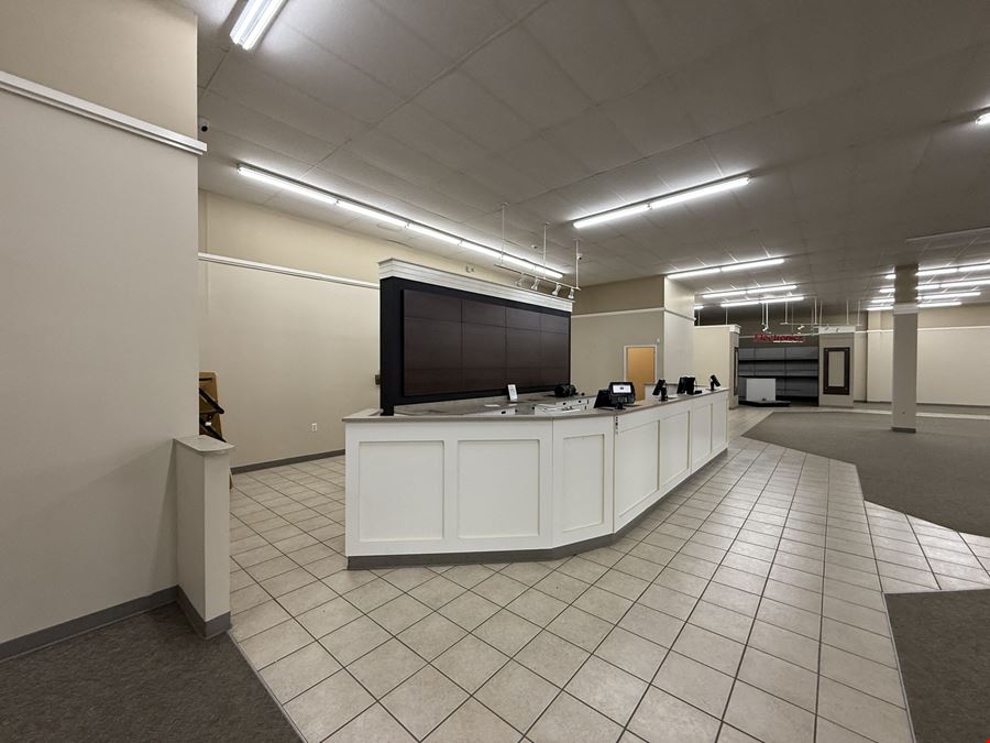 17,600+ SF Anchor Space Available