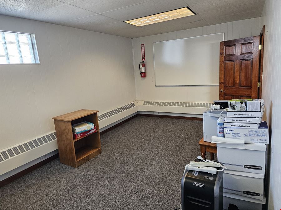 40 Comet Ave - 2,090+/- Office - Warehouse Space