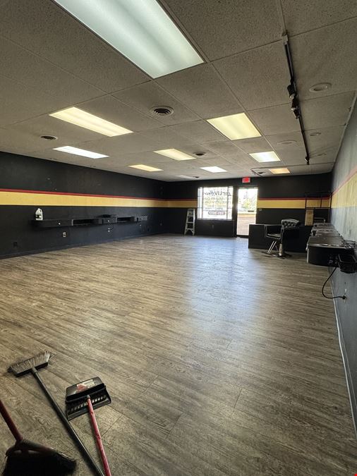 1,000+/- SF Former Salon