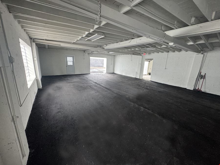 High-Visibility Dixie Highway Outside Storage & Retail Opportunity with New Roof