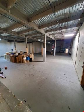 600 sqft semi-private warehouse for rent in Clifton
