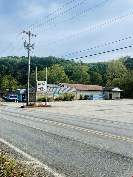 Retail/Flex Building in Pittsburgh's North Hills