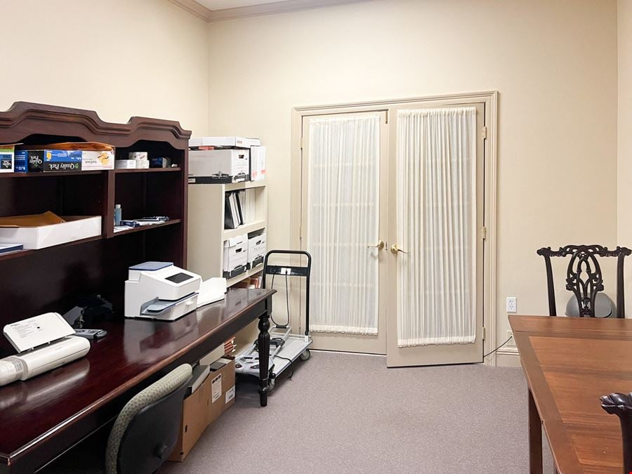 Professional Office Suite on Bluebonnet Blvd