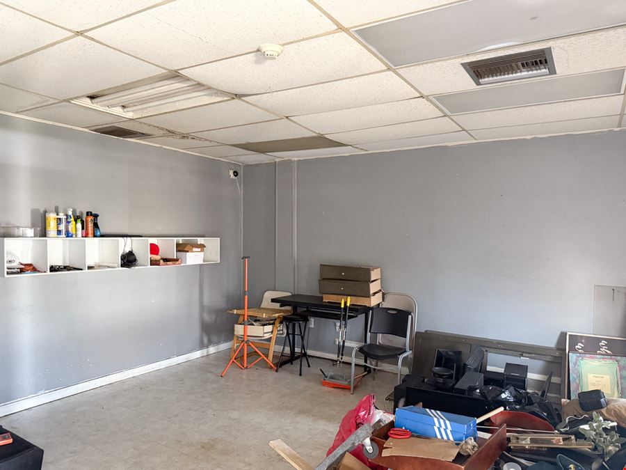 Five-Suite Office Building Minutes From I-12