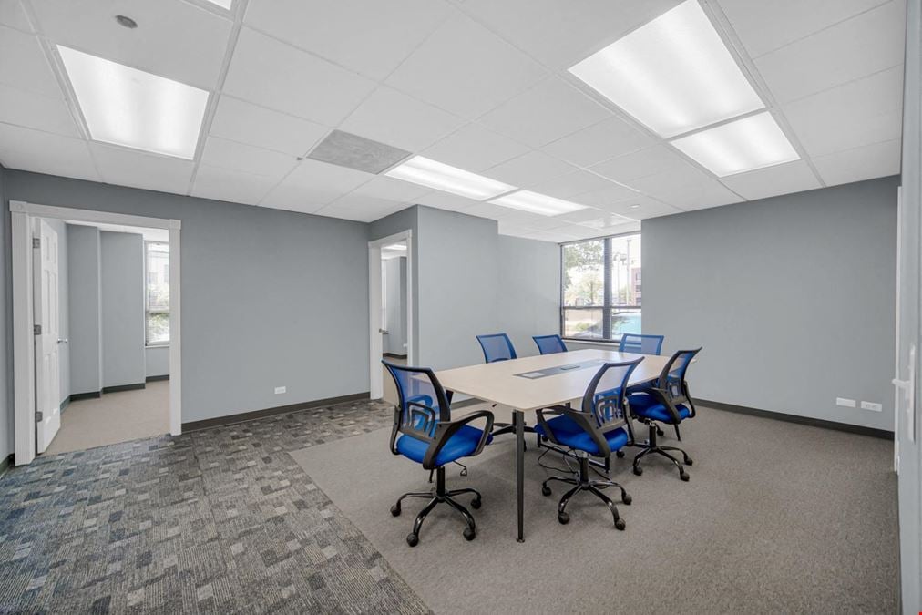 1S443 Summit Ave, Oakbrook Terrace, IL 60181