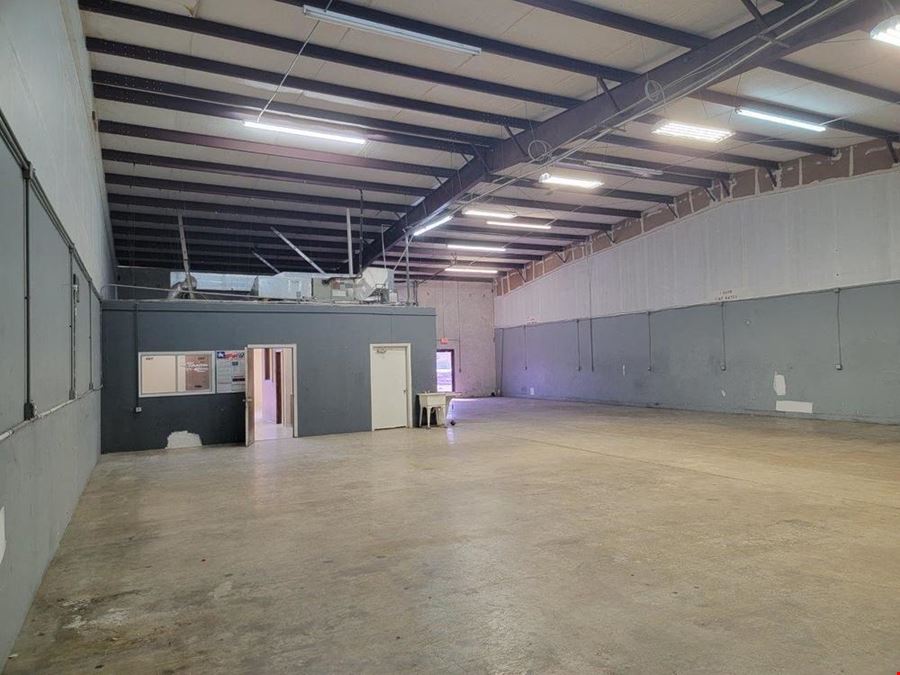 Showroom Warehouse 1001-C