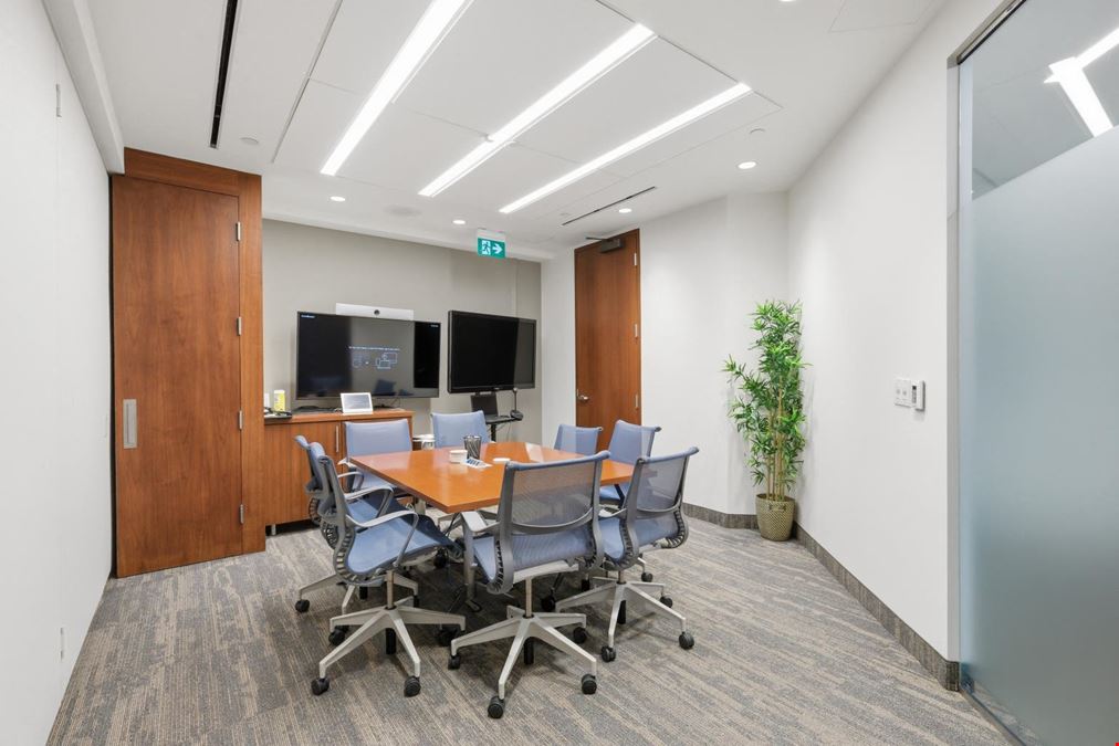 20 Queen St W