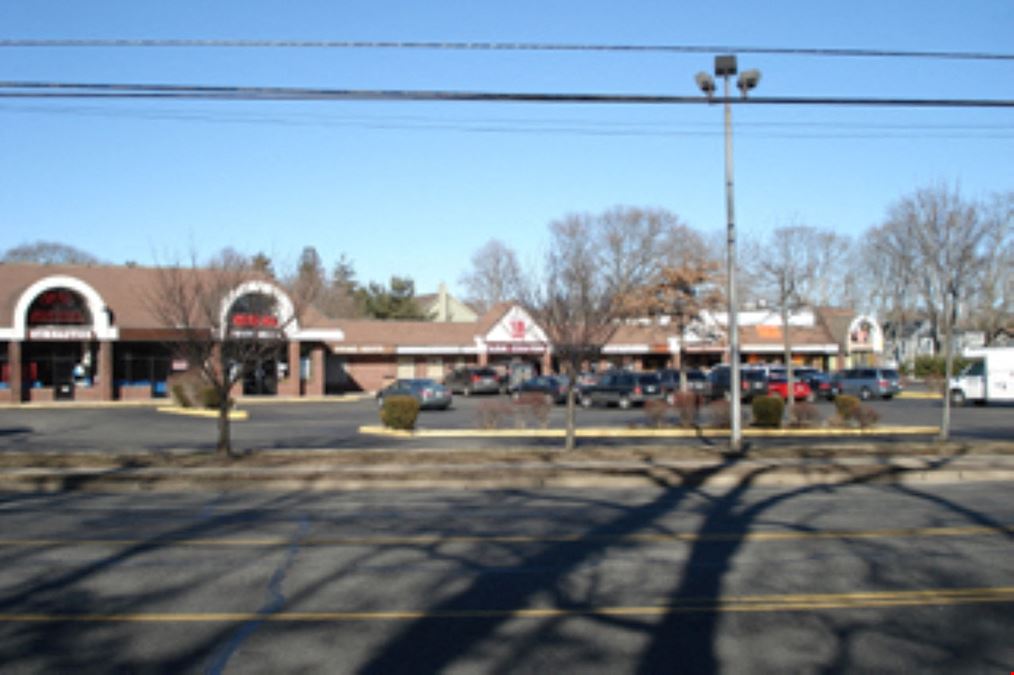 581-601 Montauk Hwy.