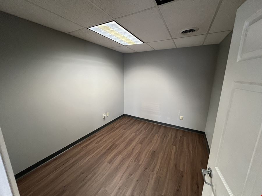 1,205 S.F. OFFICE/MEDICAL/RETAIL FOR LEASE