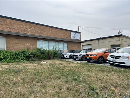 Preview of commercial space at 131 Oakdale Road