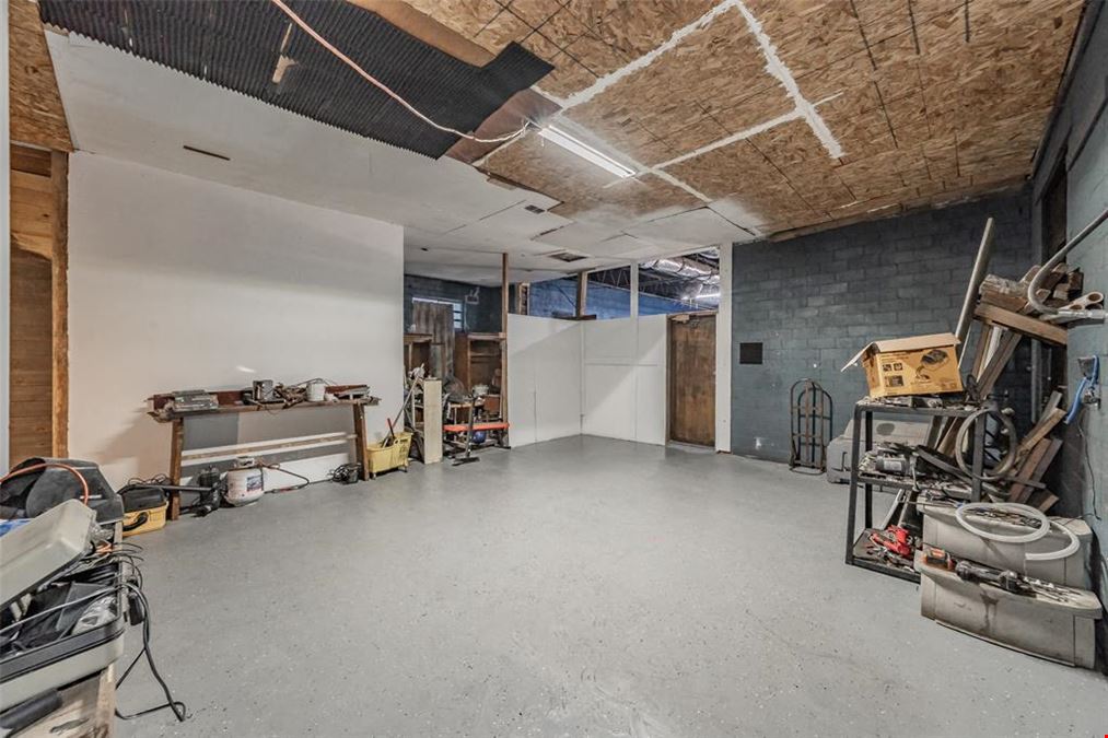 2905 Bryan Ave