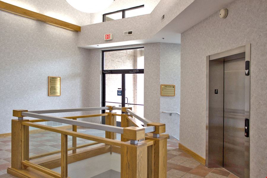 822 Centennial - Prime Location in Capitol Commerce Center