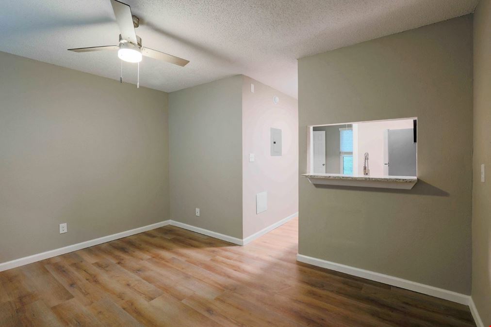Lux Off Riverwalk Apartments