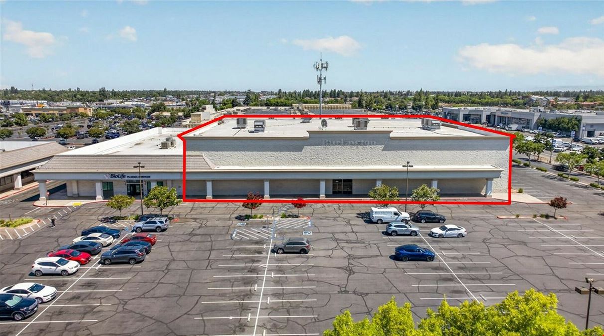 ±67,259 SF Blackstone Ave Retail Building